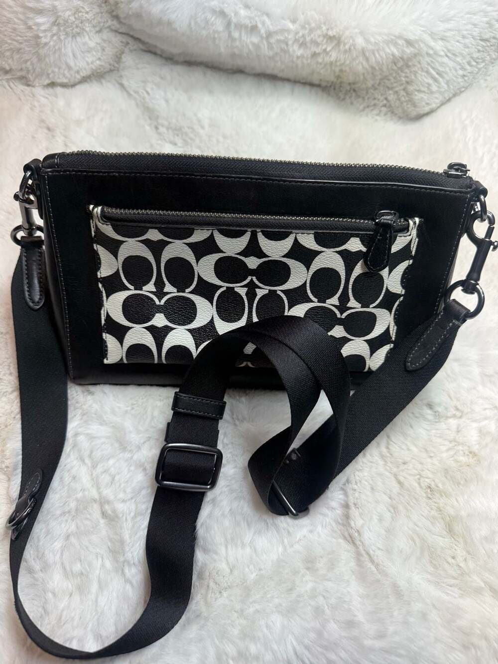 Coach Holden Crossbody In Signature Canvas CP192